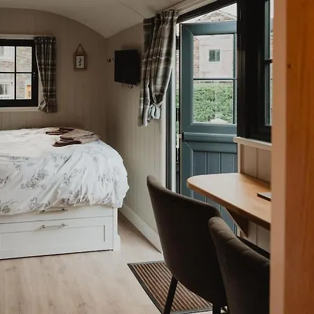 Herdie Hideaway - Shepherds Hut Wigton Exterior photo