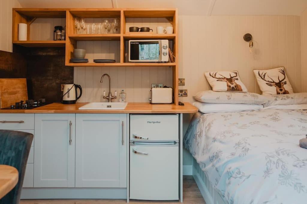 Herdie Hideaway - Shepherds Hut Wigton
