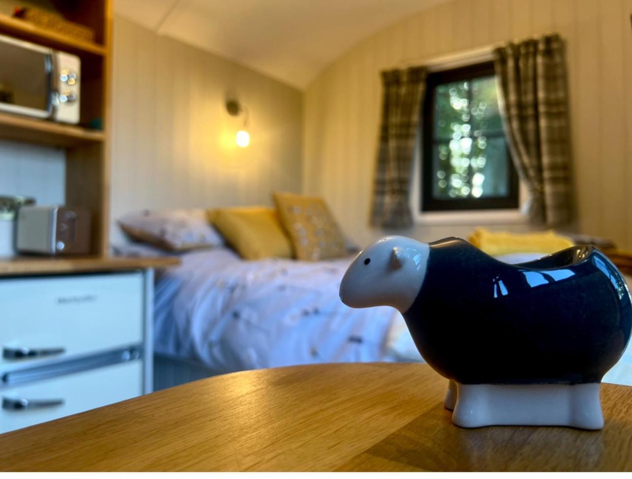 Herdie Hideaway - Shepherds Hut Wigton